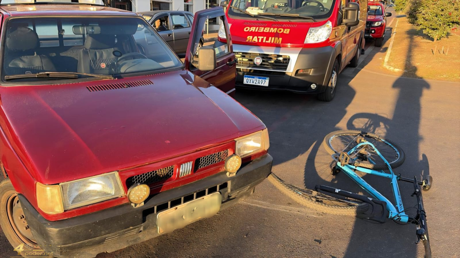 Ciclista fica ferido após colisão com carro em avenida de Alfenas