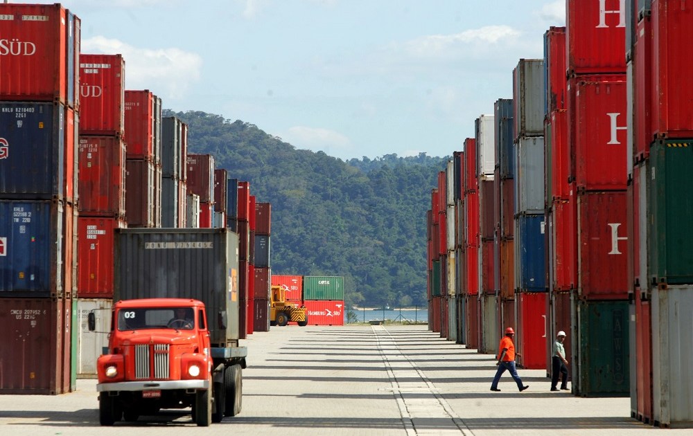 Novo ‘tarifaço’ dos EUA pode afetar 4,1 mil produtos do Brasil, diz CNI