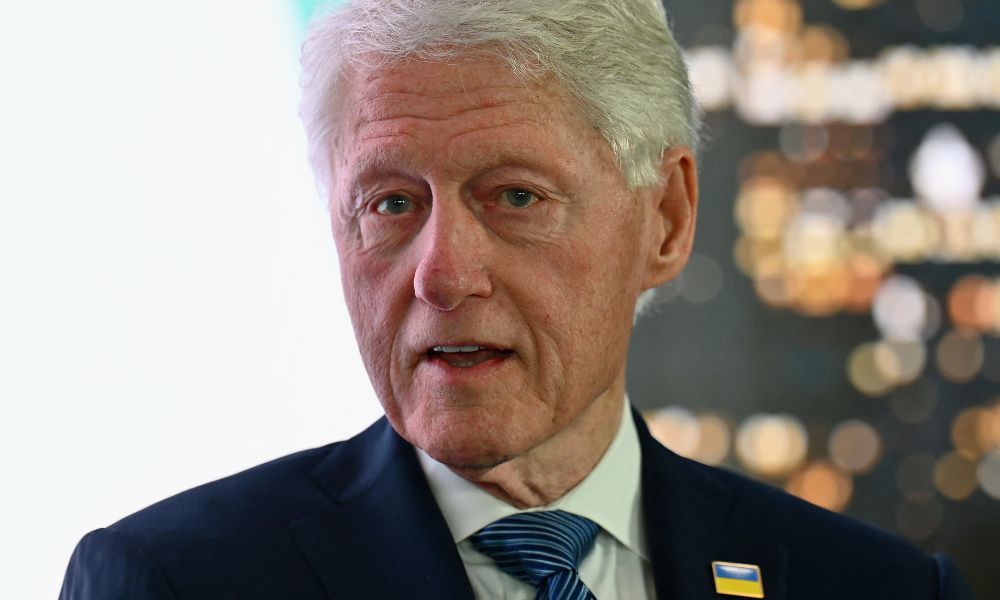 Clinton diz que atuação do ICE em Minneapolis ameaça liberdades civis