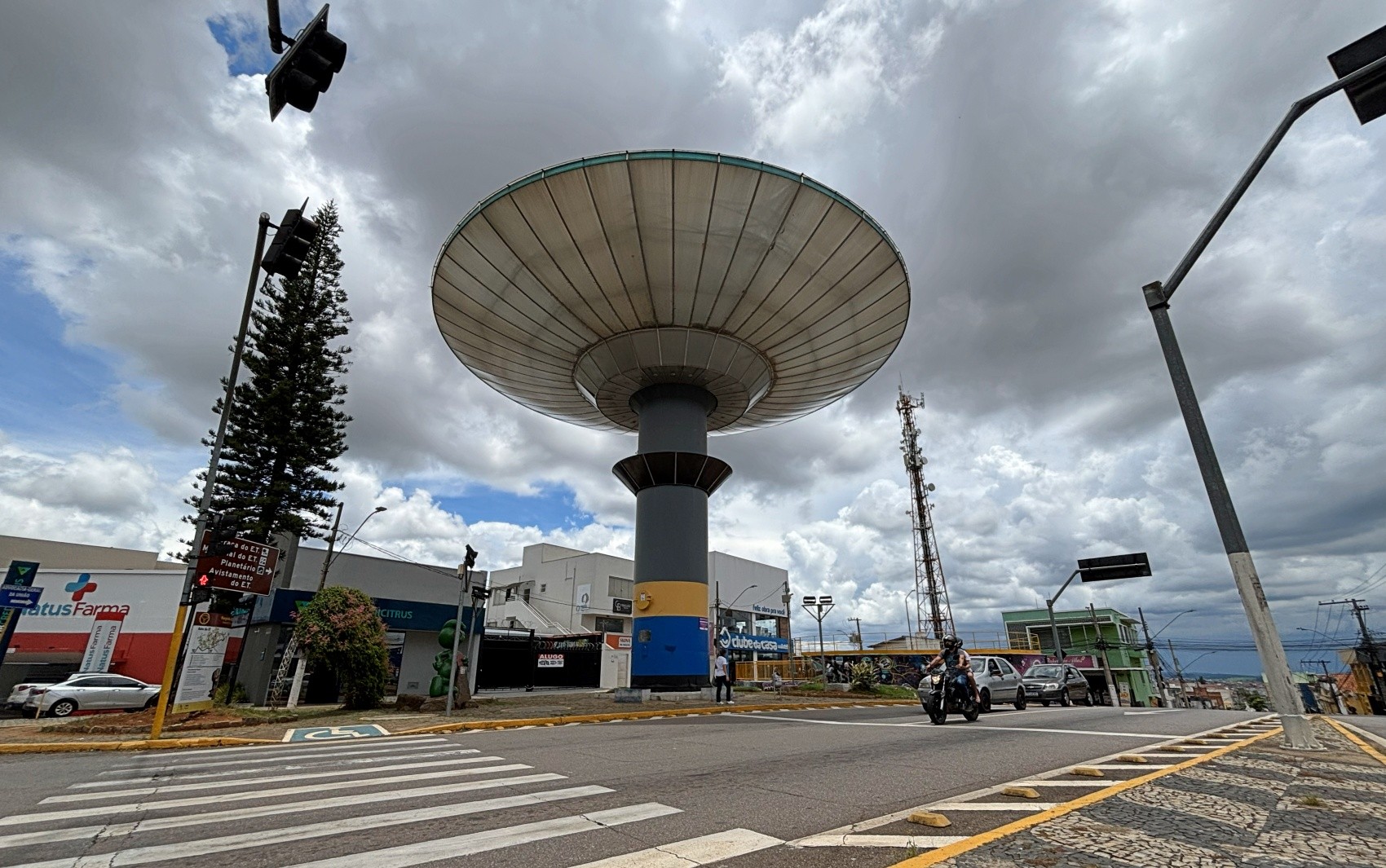 Entre café e discos voadores, Varginha segue dividida após três décadas da suposta aparição do ET