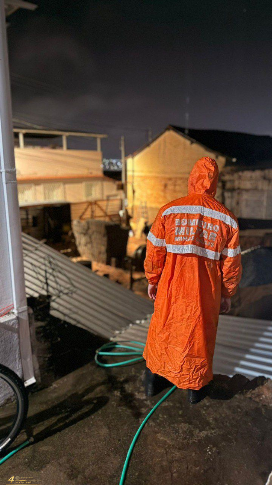 Bombeiros atendem desabamento, capotamento, corpo em córrego e incêndio em MG