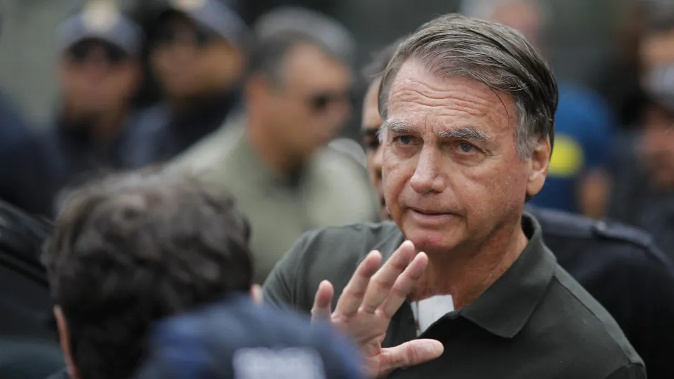 Bolsonaro depôs à PF na prisão por ter associado Lula a 'cachaça' e tráfico