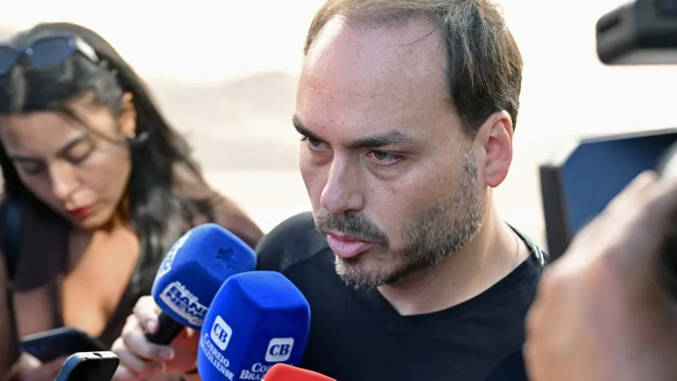 PL define Carlos Bolsonaro para o Senado em SC e empurra candidata de Michelle para fora do partido