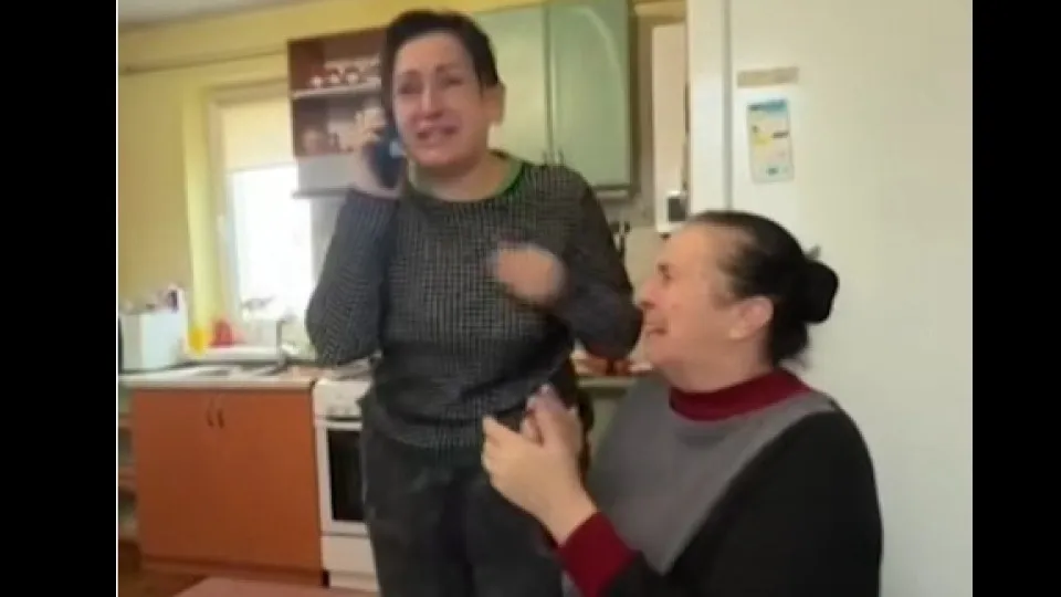 Soldado dado como morto liga para a família três anos após o funeral