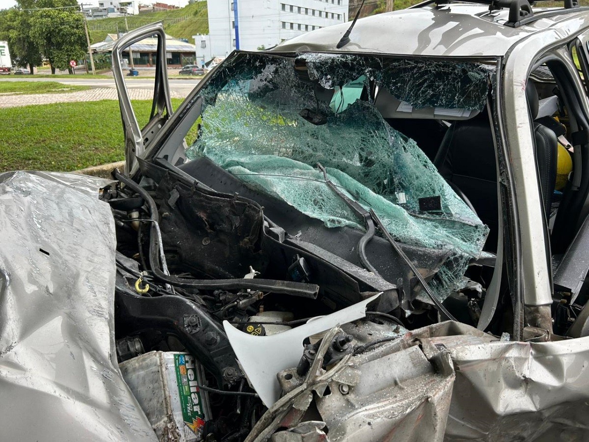 Casal morre em acidente entre carro e carreta na BR-116
