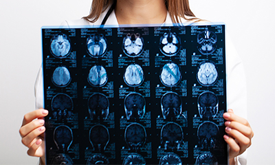 Plano deve custear tratamento para criança com paralisia