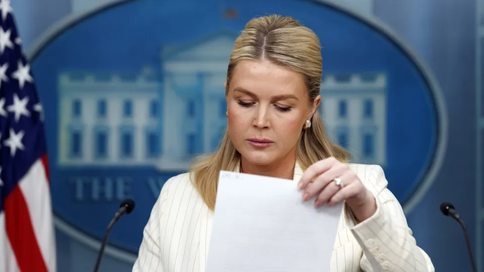 Trump anuncia revogação de lei climática criada por Obama