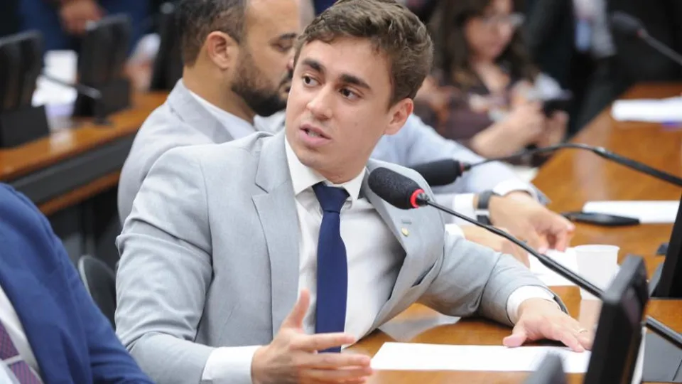 Flávio Bolsonaro diz que Nikolas não quer ser candidato ao Governo de Minas Gerais