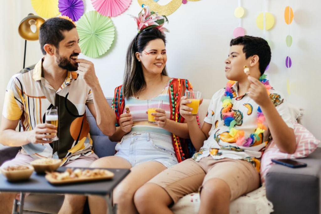 Alimentação no Carnaval: 5 dicas práticas para manter a energia e a saúde na folia