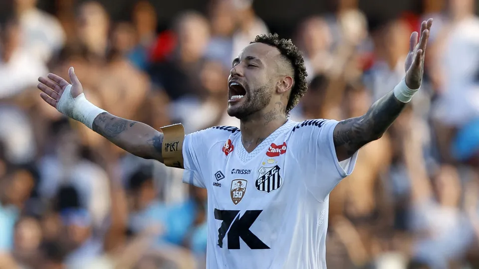 Neymar decide com golaço, Santos bate Vasco e deixa lanterna do Brasileiro