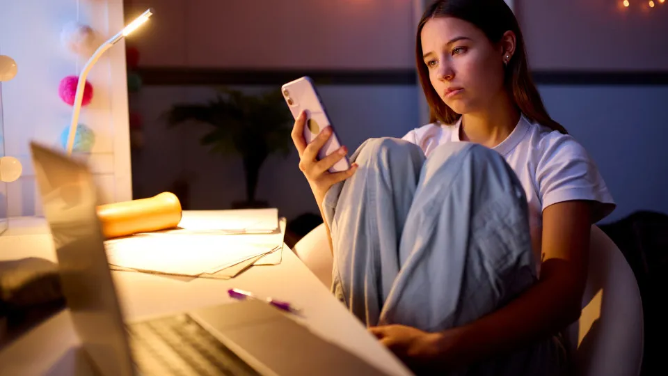 Instagram vai alertar pais se jovens pesquisarem termos como suicídio