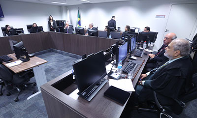 Desembargador Luís Carlos Gambogi recebe homenagem da 5ª Câmara Cível