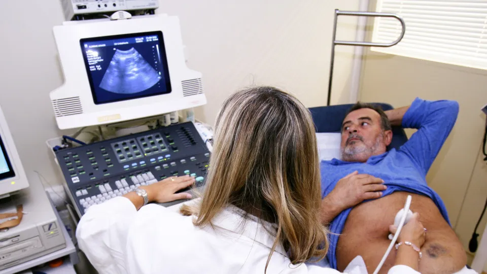 Bactérias podem causar 76% dos cânceres de estômago, segundo estudo