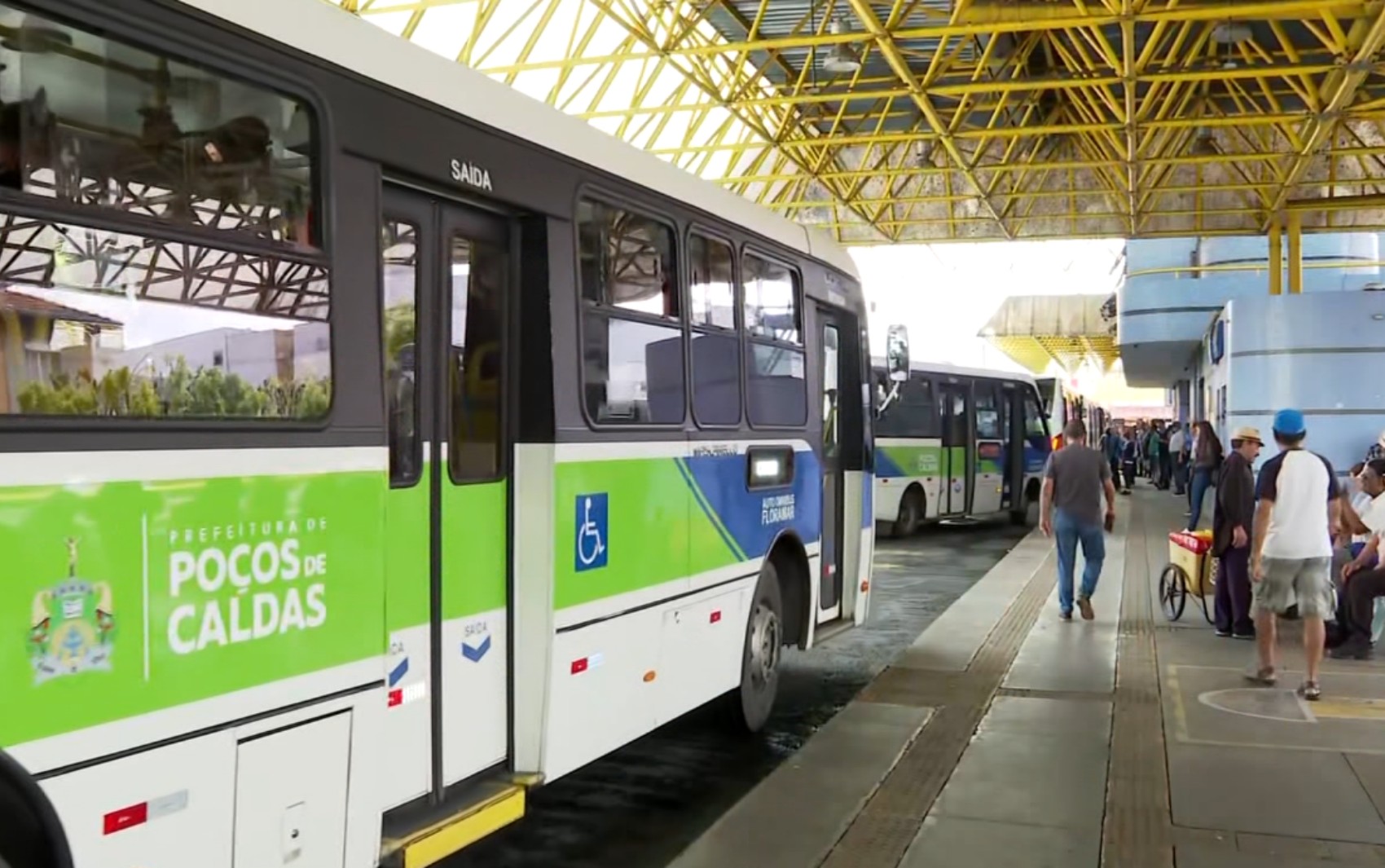 Poços de Caldas reduz tarifa de ônibus para R$ 5 após decreto que regulamenta subsídio ao transporte público
