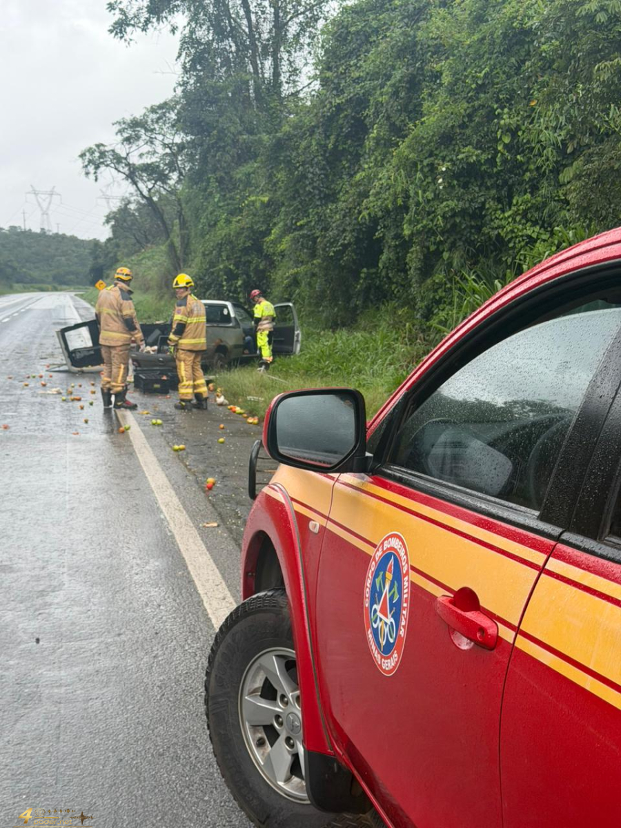Bombeiros atendem acidente, resgate animal, chuvas e queda de caminhão em MG