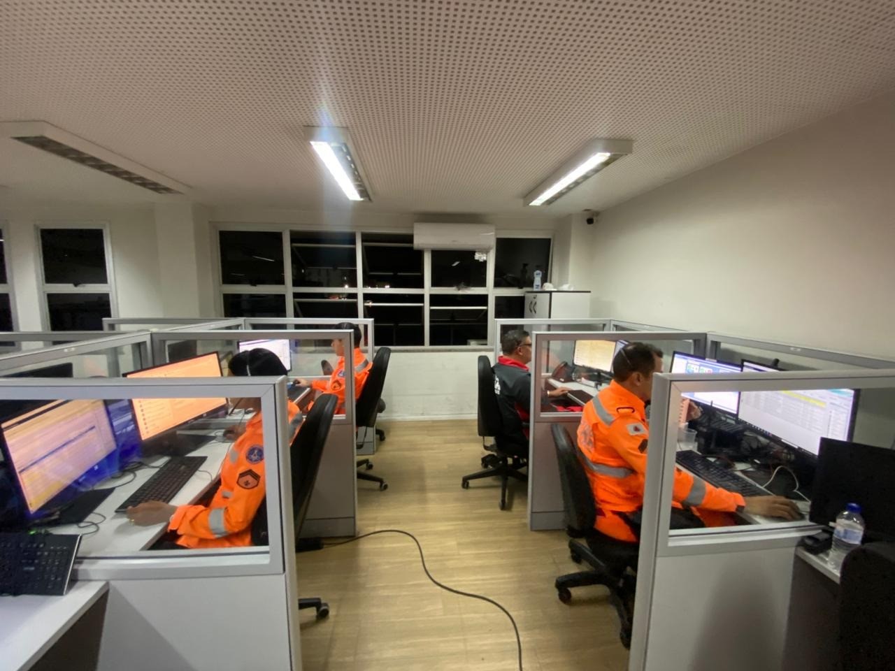 Mãe desengasga bebê de 7 dias com ajuda dos bombeiros por videochamada em Montes Claros