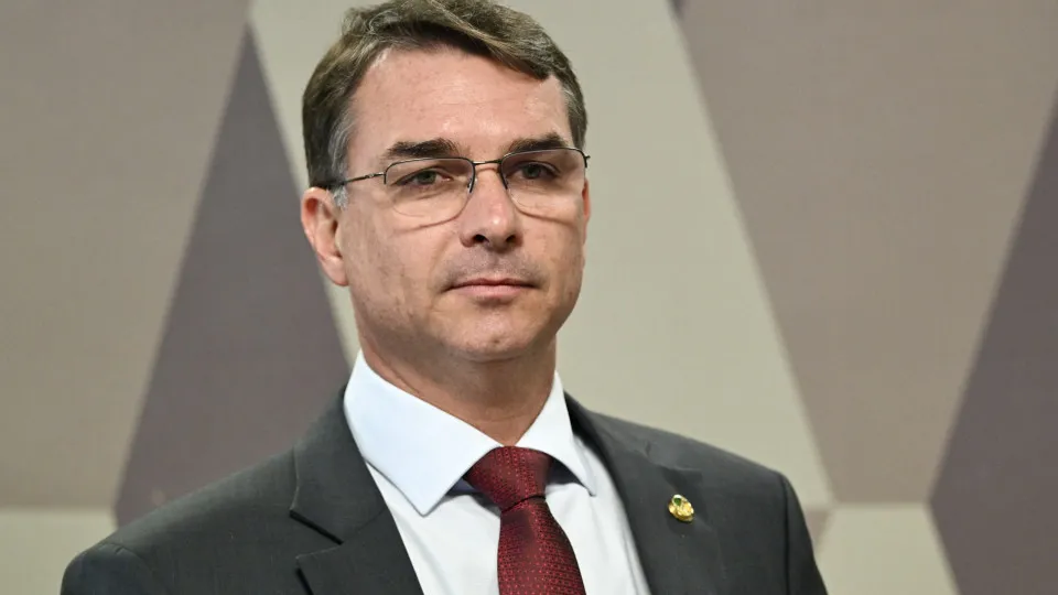 Aliados de Flávio Bolsonaro rechaçam liberais para ministro da Economia