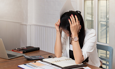 Faculdade deve indenizar aluna por encerramento de curso