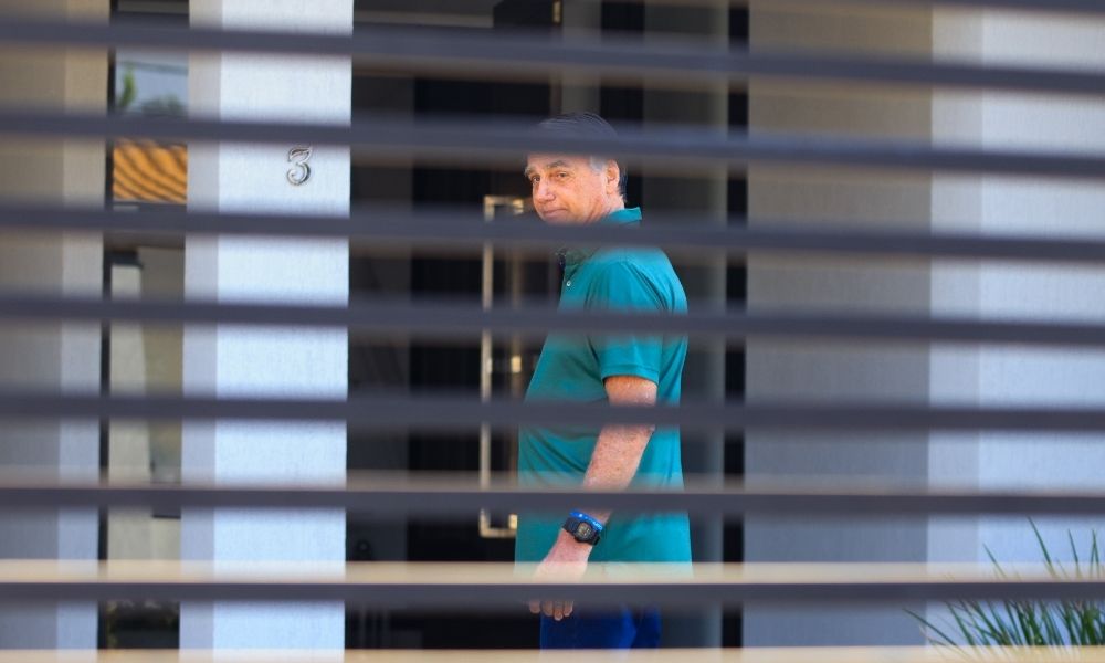 Base governista apoia prisão domiciliar de Bolsonaro, mas cobra cumprimento da lei