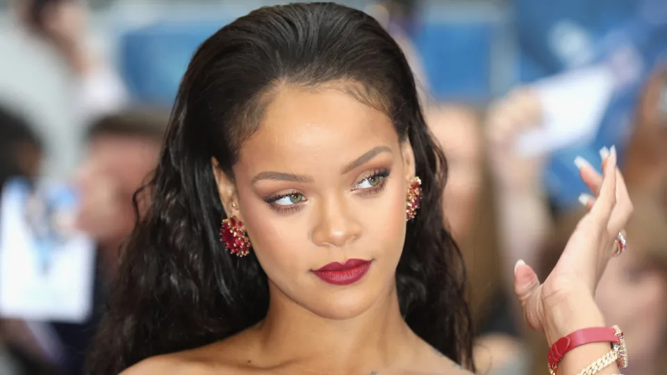 Suspeita de atirar na casa de Rihanna diz que é inocente e pede redução da fiança