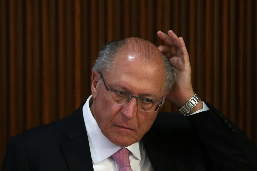 Alckmin diz que deve deixar ministério até 2 de abril