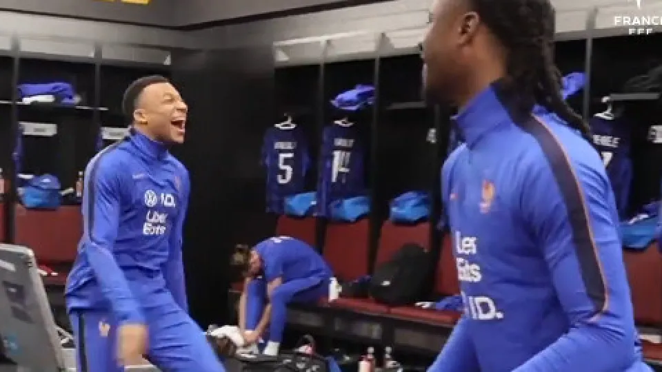 Mbappé vira destaque com festa animada após vitória da França; veja