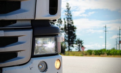 Motorista que caiu em buraco na estrada deve ser indenizado