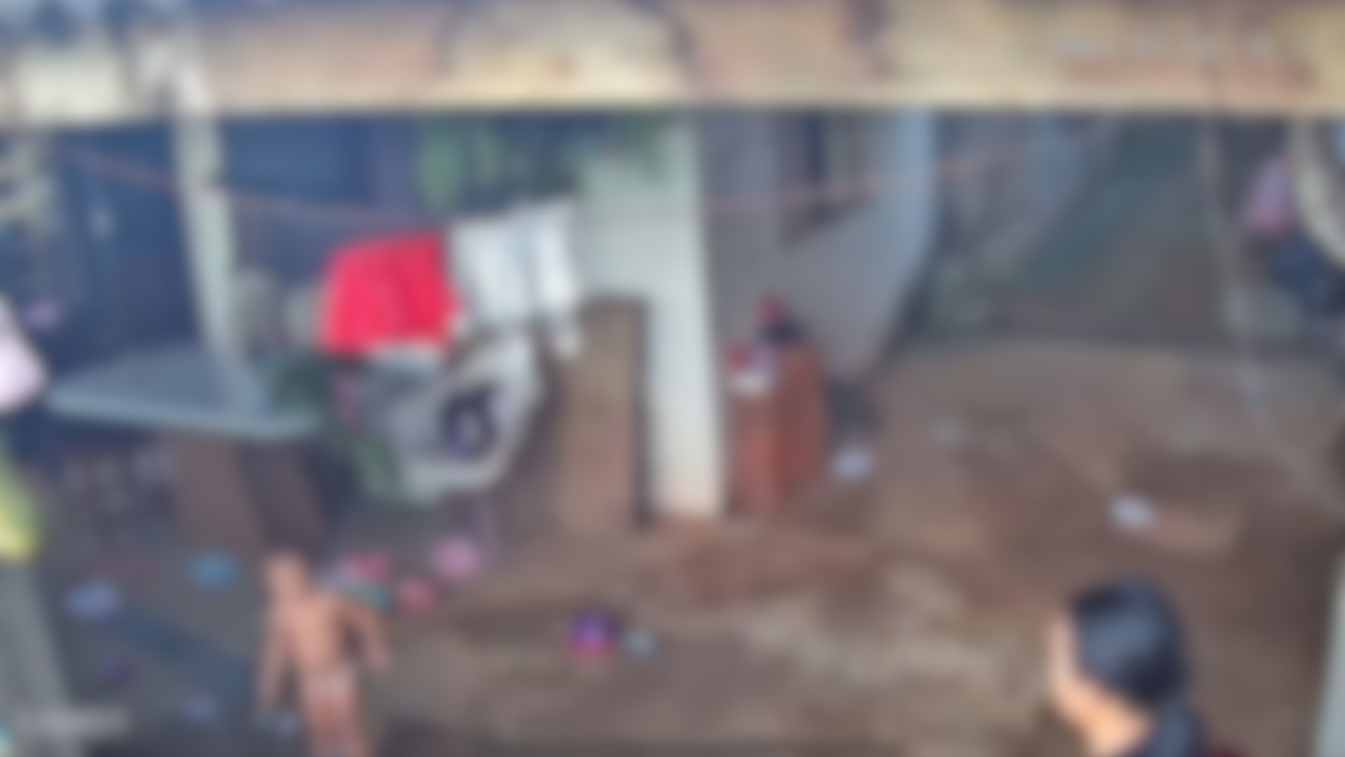 VÍDEO: Criança de 2 anos encontra bala perdida na garagem de casa em MG