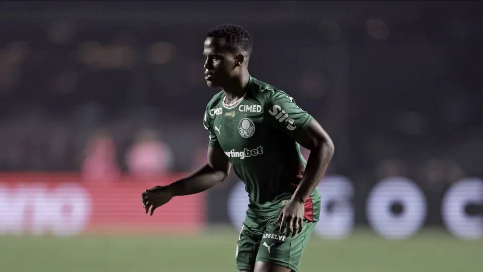 Arias volta ao Palmeiras e pode enfrentar o Grêmio; Vitor Roque é baixa