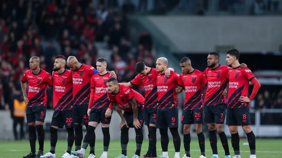 Athletico-PR visita Bahia de olho na liderança e tenta manter embalo no Brasileirão