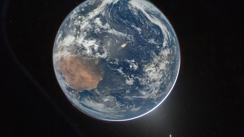 NASA divulga primeiras imagens da Terra captadas pela Artemis II