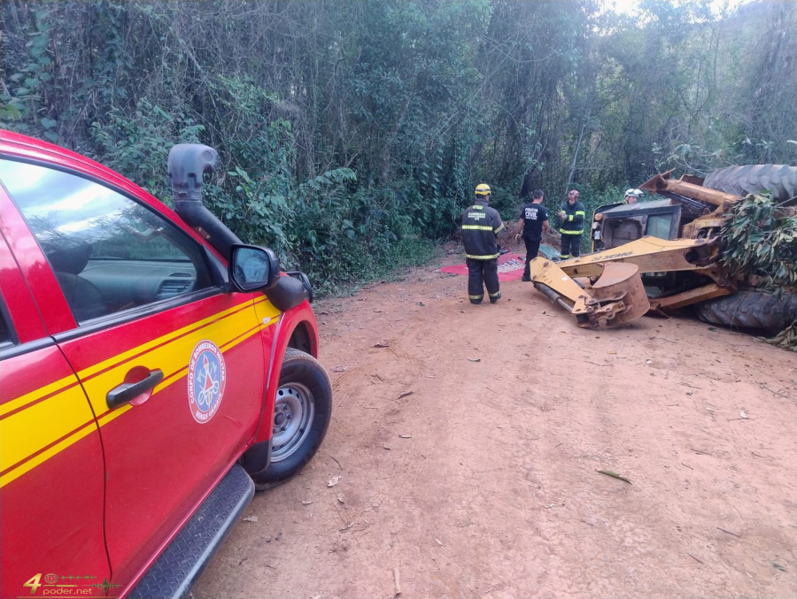 Operador morre após tombamento de retroescavadeira em Coqueiral