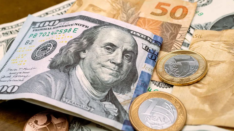 Dólar recua mais de 1% e Bolsa renova recorde após trégua entre Irã e EUA