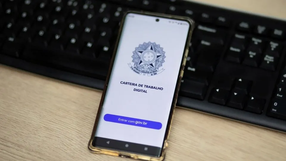 Pesquisa revela que brasileiro prefere emprego com carteira assinada