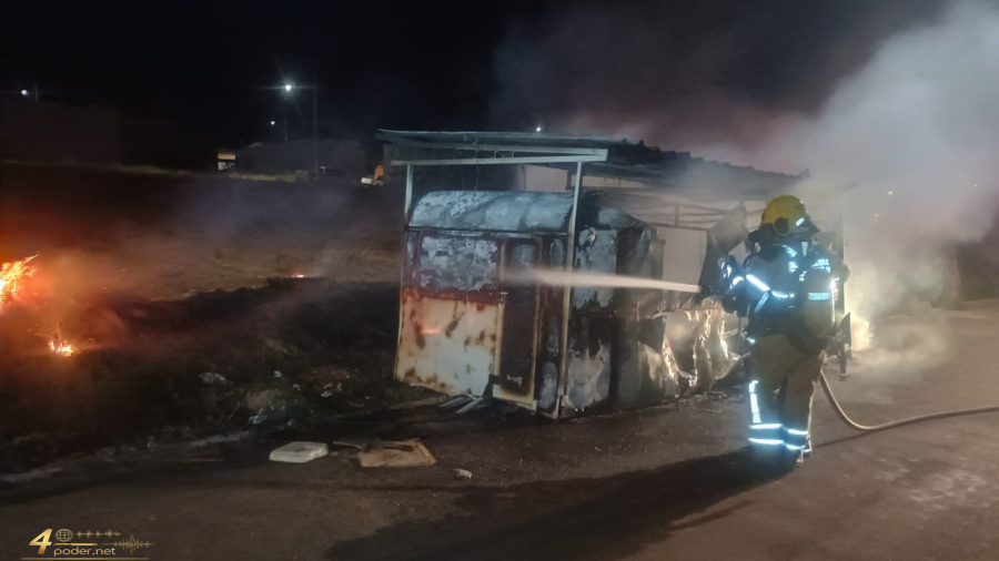 Incêndio destrói trailer no bairro Jardim São Paulo em Alfenas