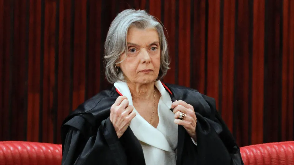 Cármen Lúcia reconhece tensão no STF em meio a caso Master e diz: 'Eu não faço nada errado'