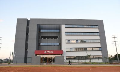 Município deve indenizar motociclista atingido por caminhão de lixo