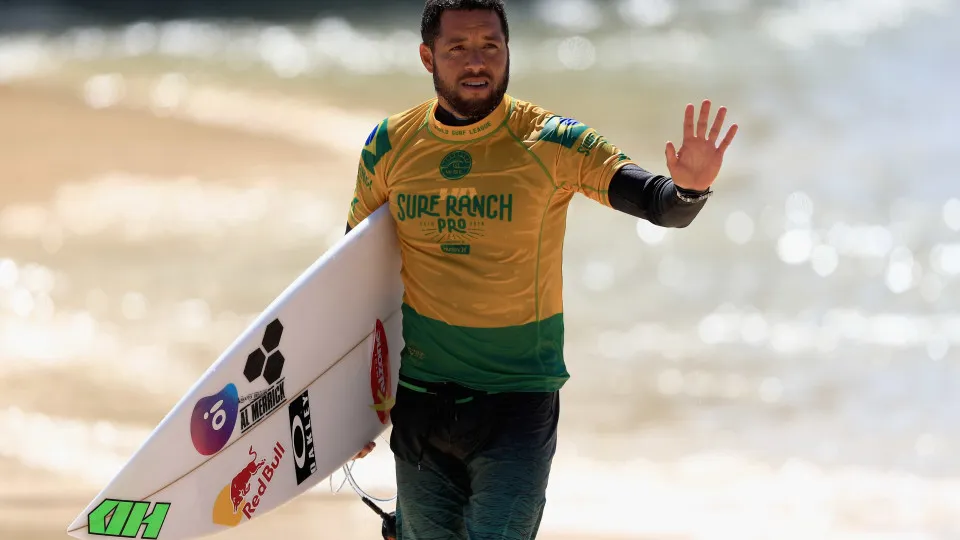 Mineirinho inaugura novo papel na Brazilian Storm treinando Medina e Pupo