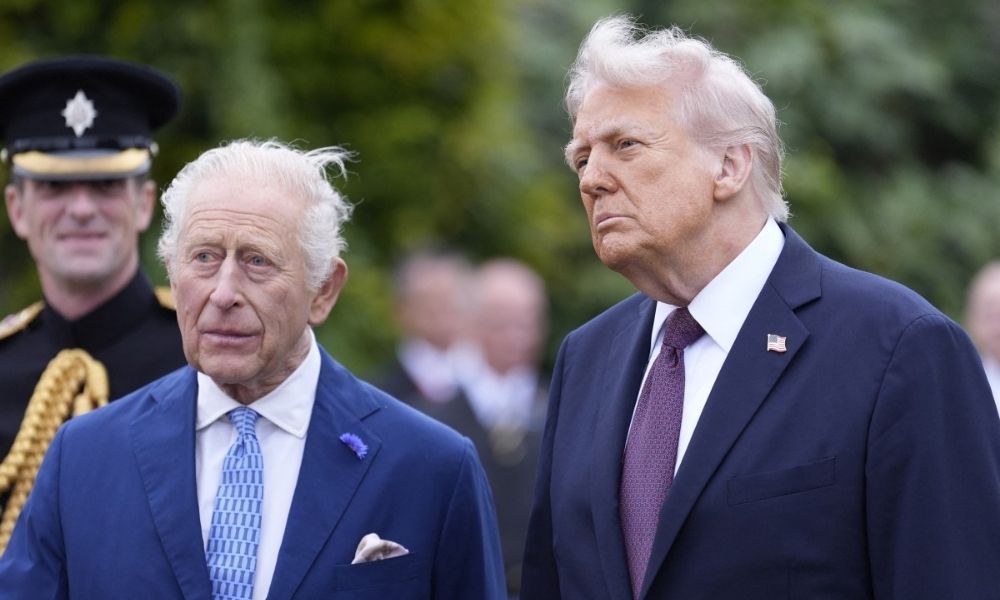 Charles III chega aos EUA e se encontra com Trump na Casa Branca