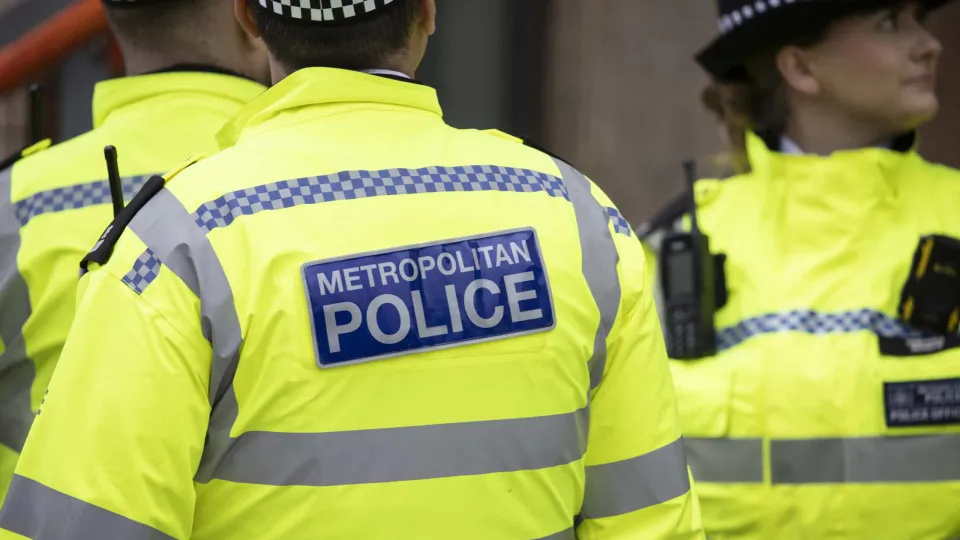 Ataque terrorista a faca em Londres deixa 2 feridos em bairro judaico