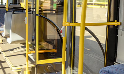 Idosa que caiu em ônibus deve ser indenizada