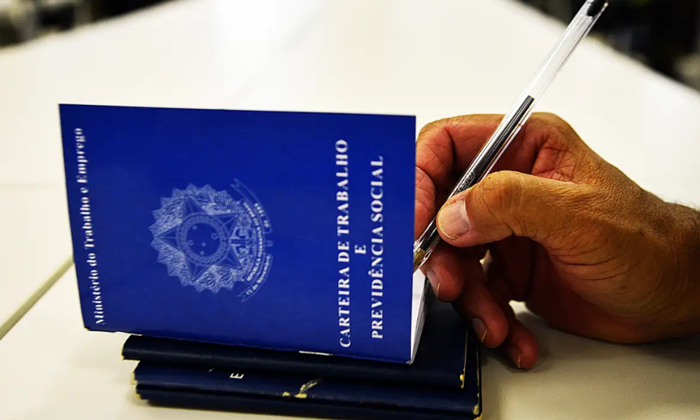 Desemprego sobe e chega a 6,1% no trimestre encerrado em março, diz IBGE