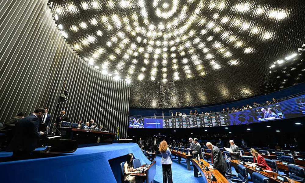 Bolsonaristas gritam ‘o choro é livre’; base responde que ‘o choro é livre, mas Bolsonaro não’