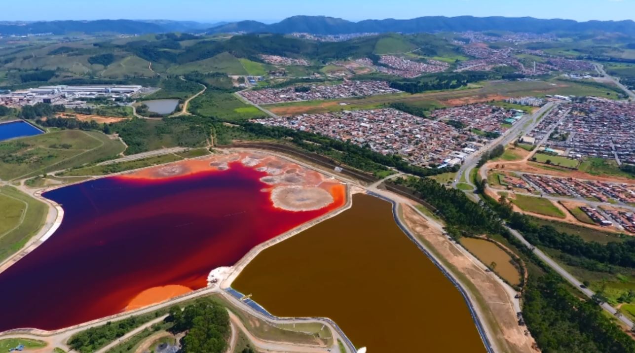 Alcoa faz recadastramento da população próxima às barragens de resíduos de bauxita em Poços de Caldas