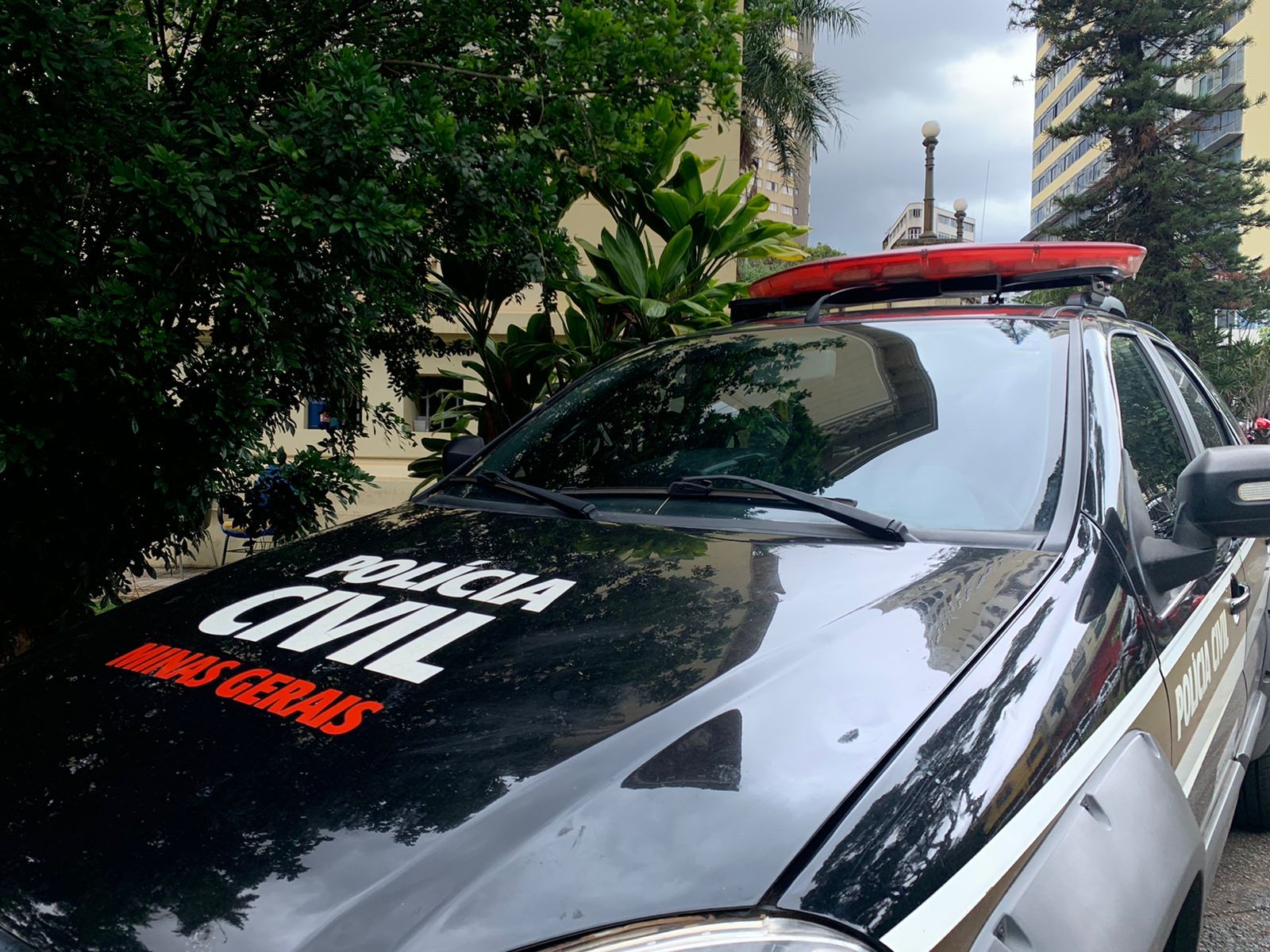 Facções suspeitas de impor regras de circulação e disputar tráfico são alvo de operação em BH