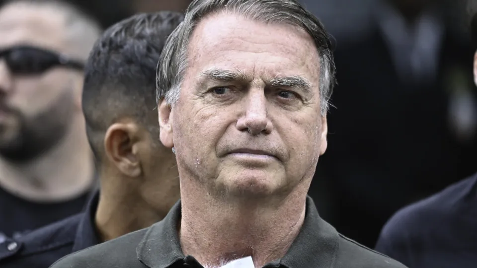 Bolsonaro entra com revisão criminal no STF para anular condenação