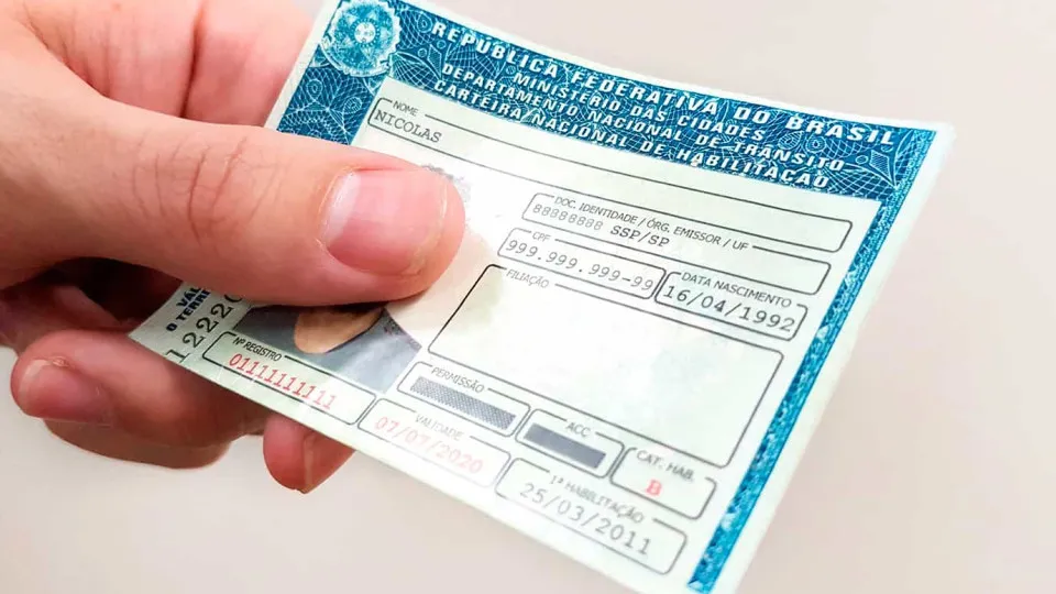 Detrans passam a exigir exame toxicológico para 1ª CNH de carros e motos