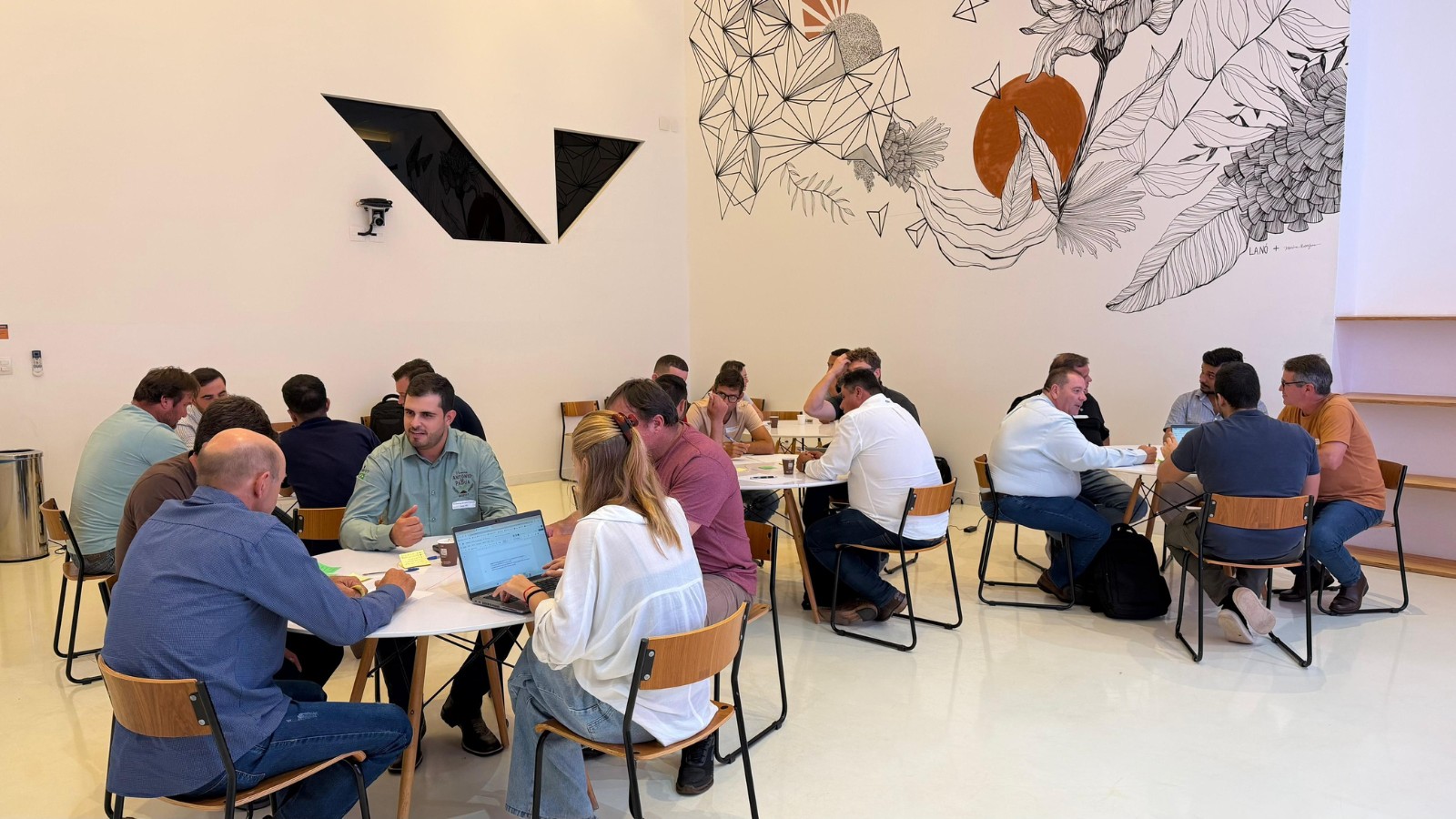 Cooxupé reúne cooperados em imersão sobre inovação na cafeicultura