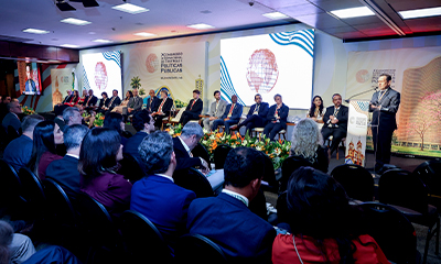 Presidente discursa em congresso sobre controle e políticas públicas