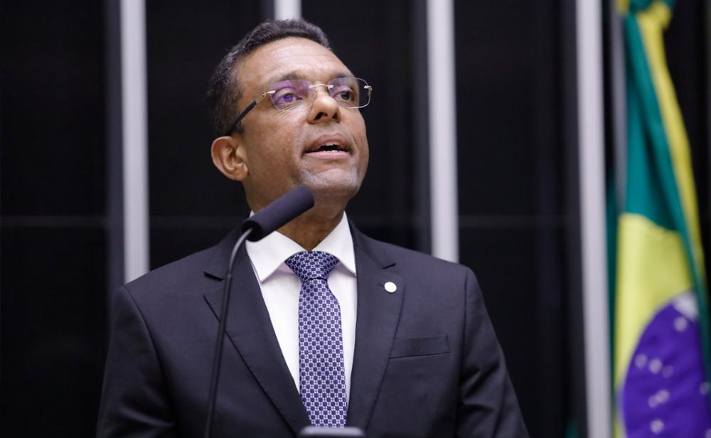 ‘Salvação de Flávio está correndo risco’, diz deputado que orou por Lula